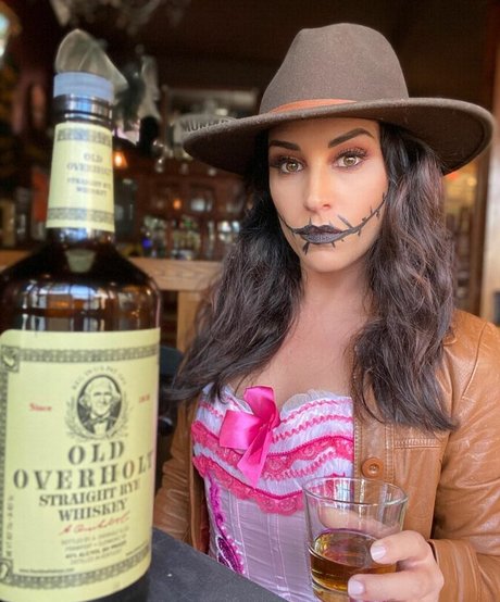 Emily Compagno top profile image