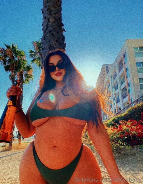 thick mom onlyfans top pic