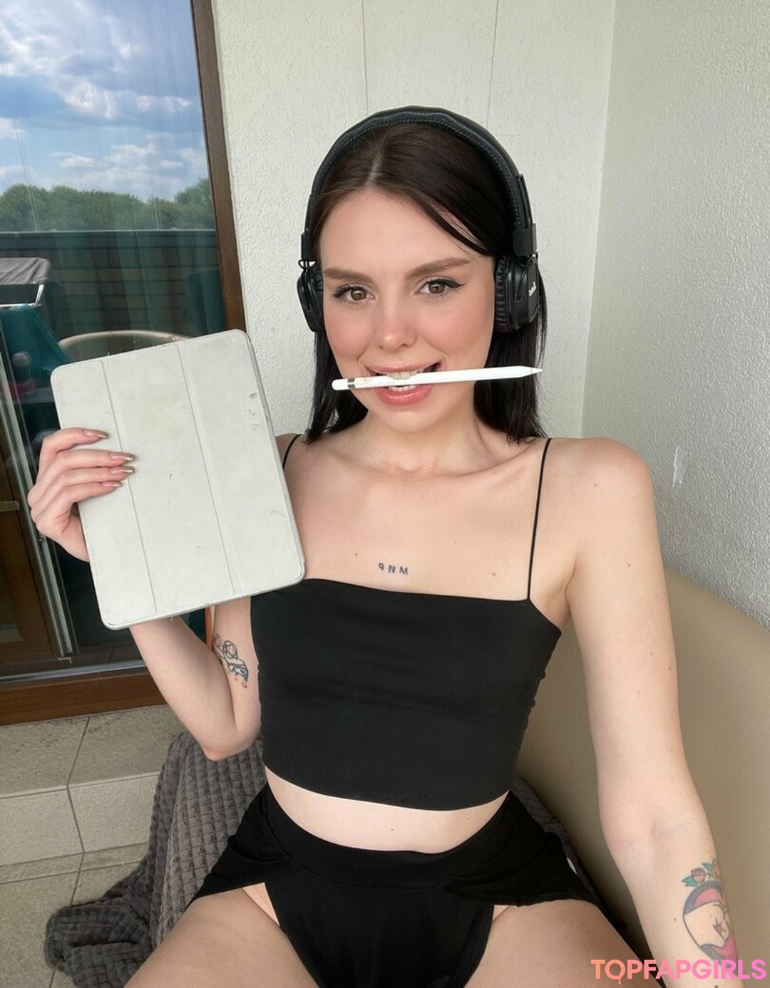emyraine pornstar top picture