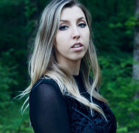 sucking big cock onlyfans beautiful nude photo