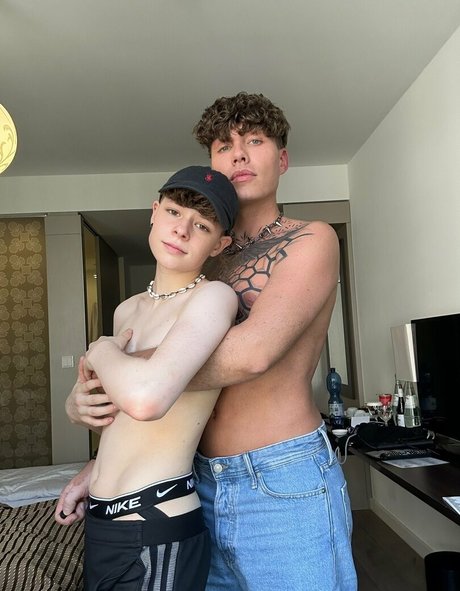 luistwinkyy sex model gallery