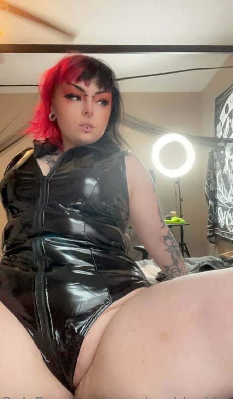 reaghanblackhart pretty model img