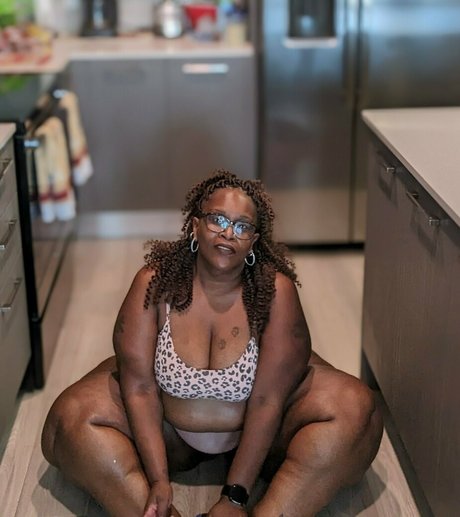 ms thickerthan naked actress pic