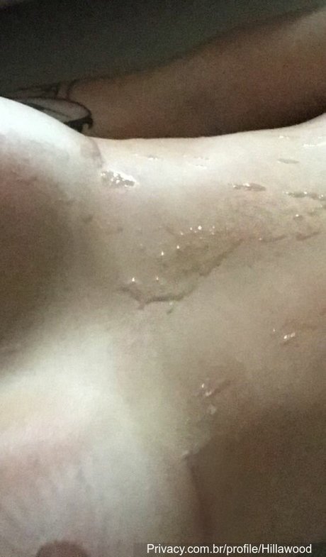 Hillary Wood model naked img