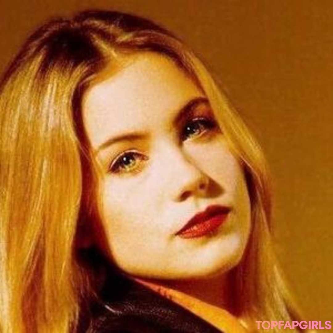 Christina Applegate pretty pornstar photo