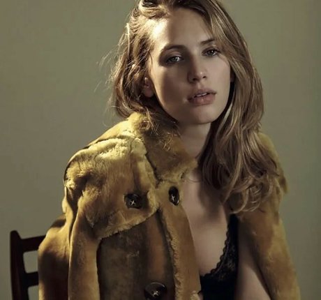 Dylan Penn porn star picture