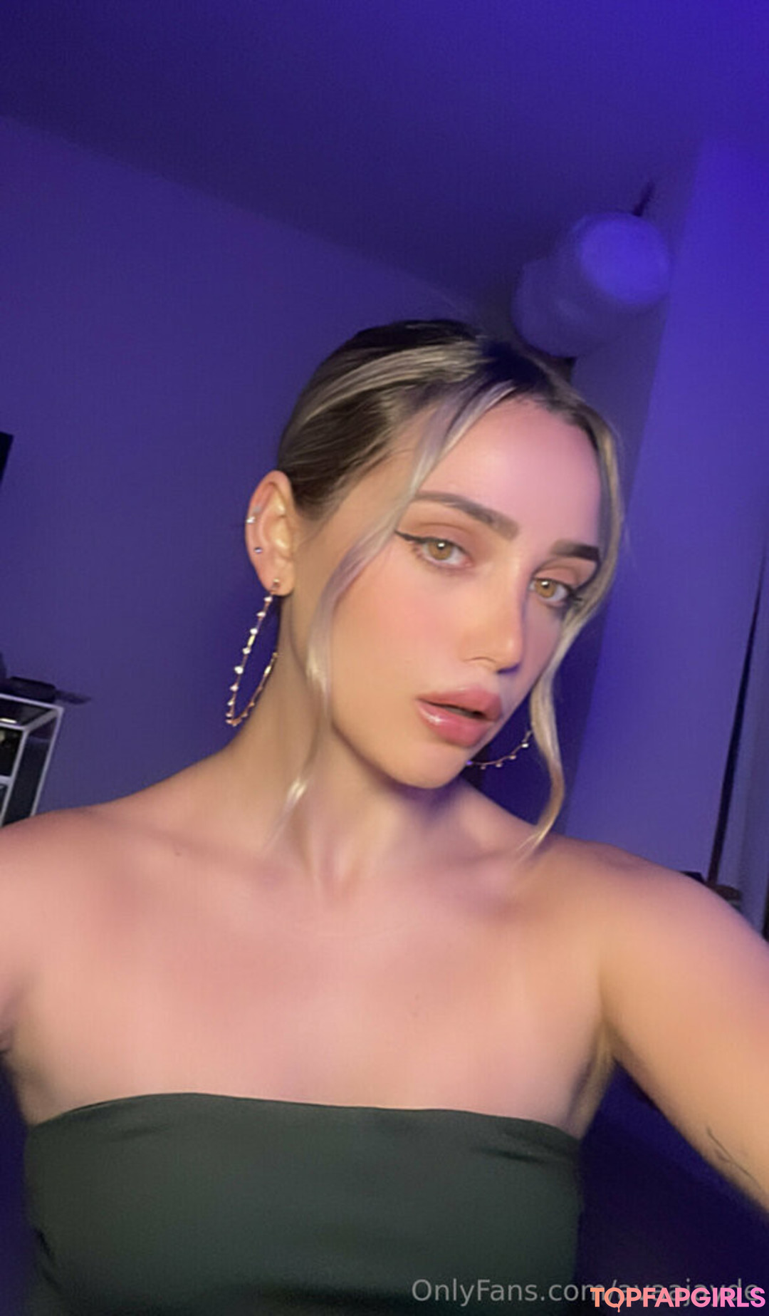 avaajayde top profile image