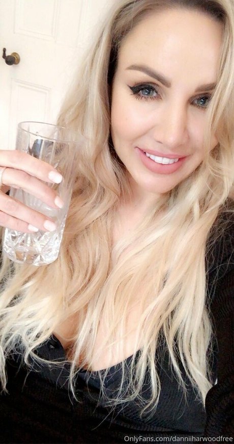 missdanniiharwood beautiful actress photo