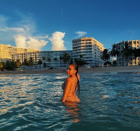 Madwavyy model hot gallery