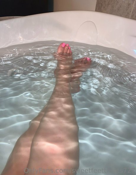 sweetfeettreats727 star naked pic