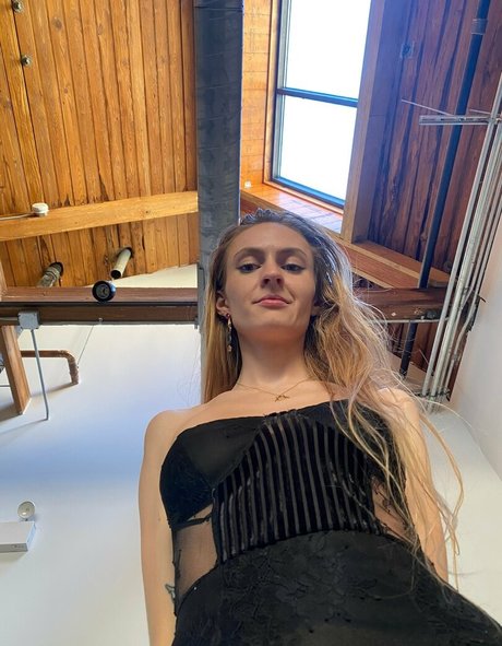 milf strip onlyfans hd pic