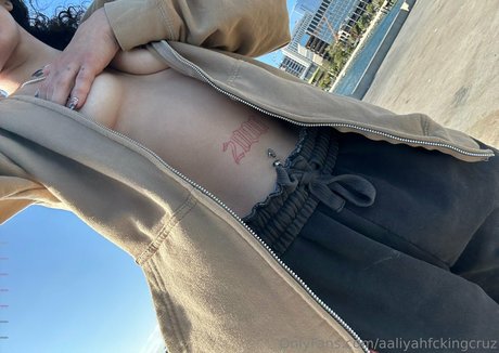 aaliyahcruz00 star adult picture