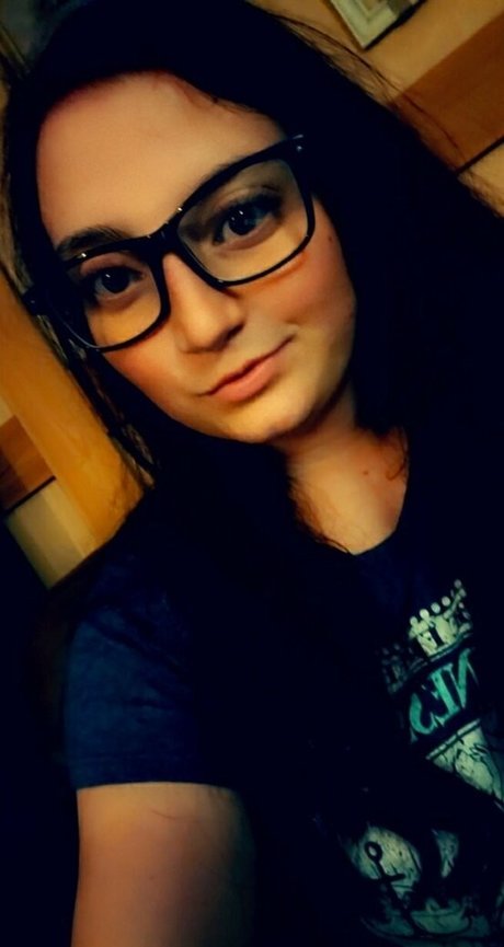 sarahyournaughtygirl69 star nice pics