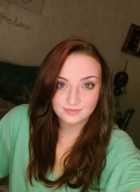 sarahyournaughtygirl69 pretty actress photos