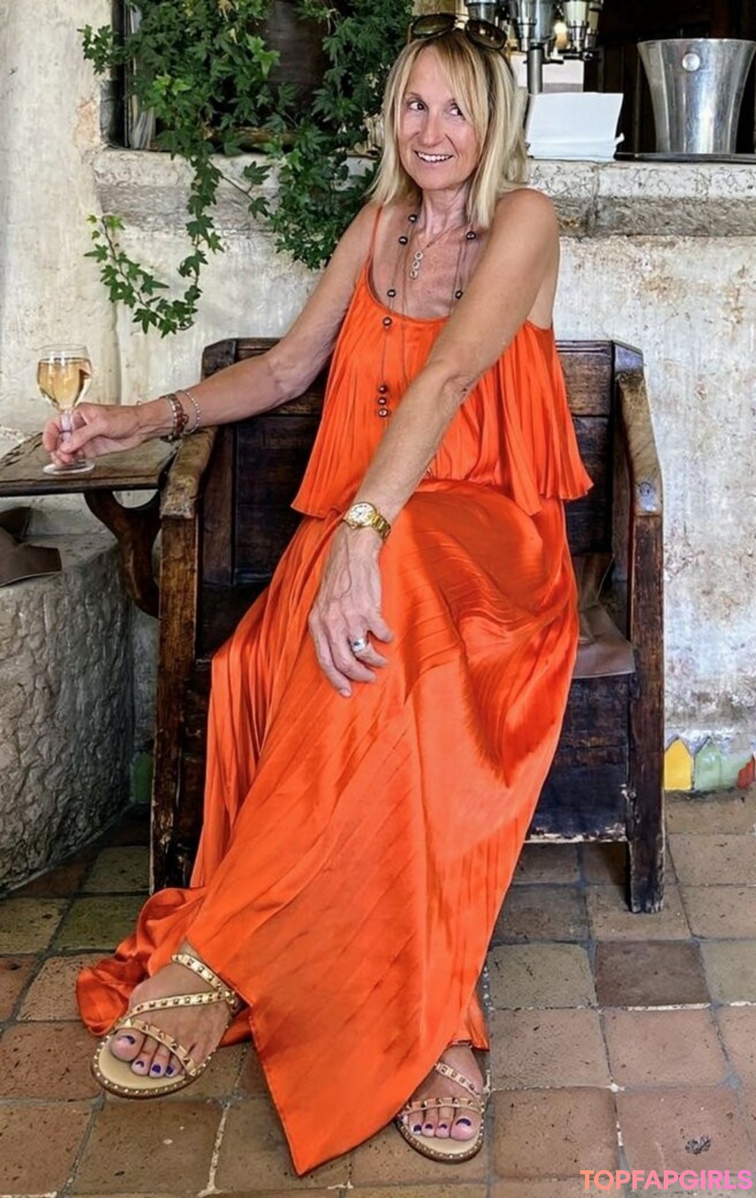 Carol McGiffin star nudes pic