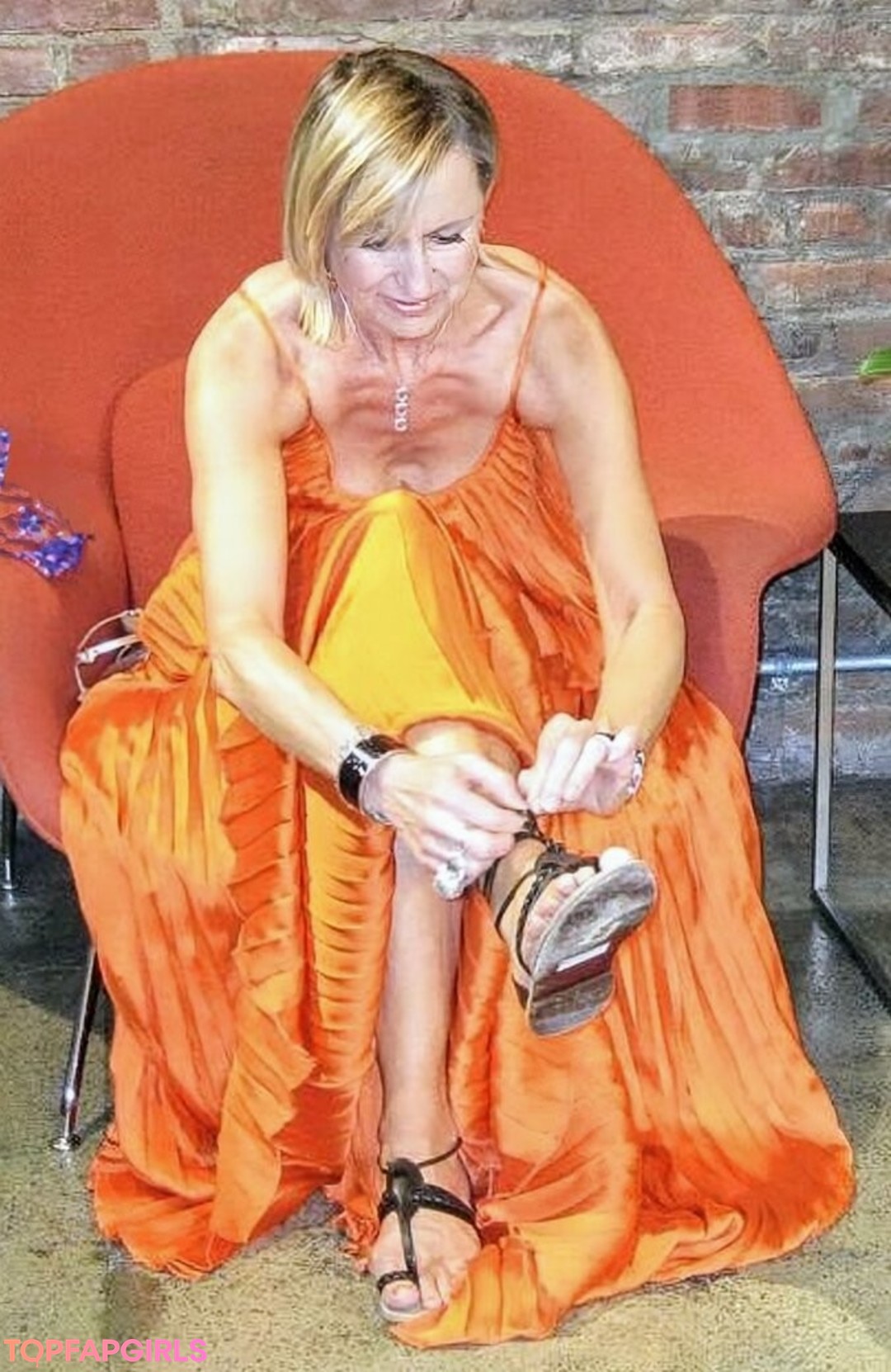 Carol McGiffin model sexy image