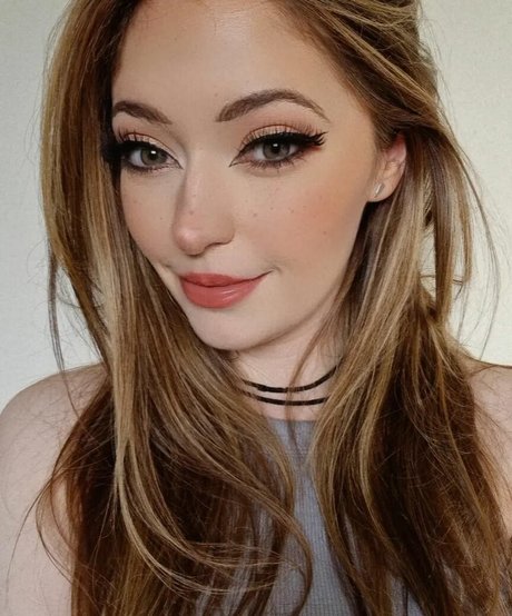 Alli Flanagan hot actress image