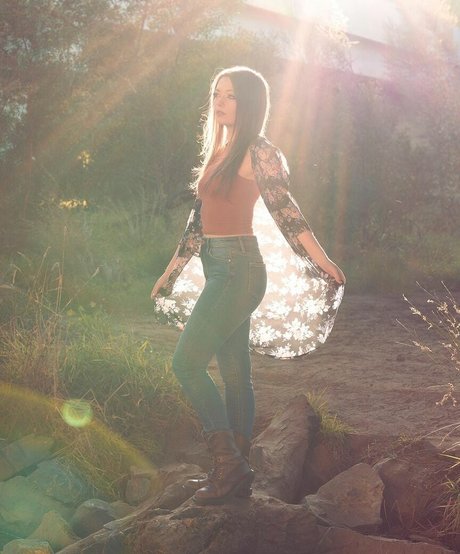 Alli Flanagan model top photo