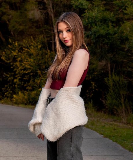 Alli Flanagan model img