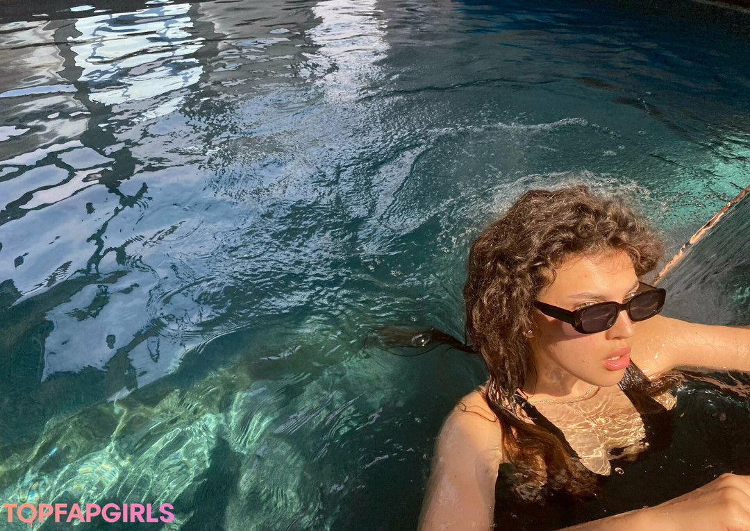 curlysueeee model adult photo