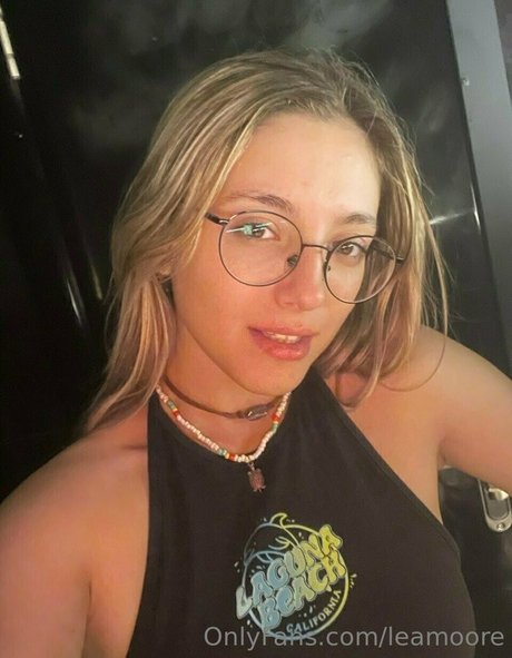 leamoore model xxx gallery