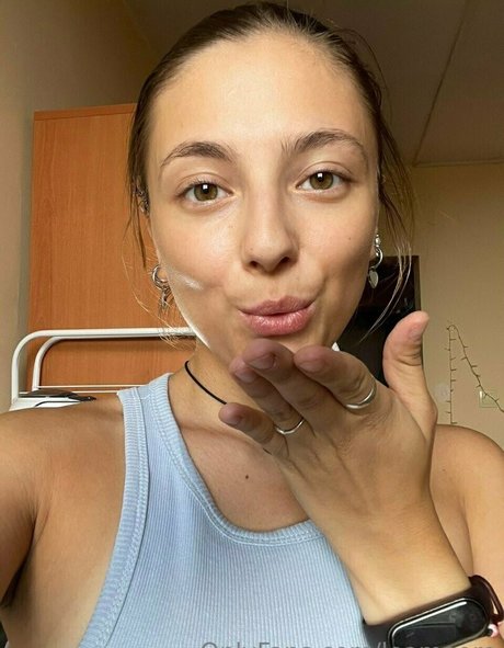 leamoore model perfect pics