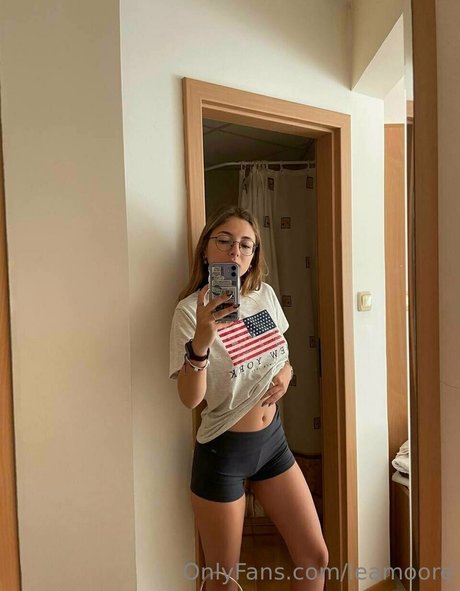 leamoore exclusive star photos