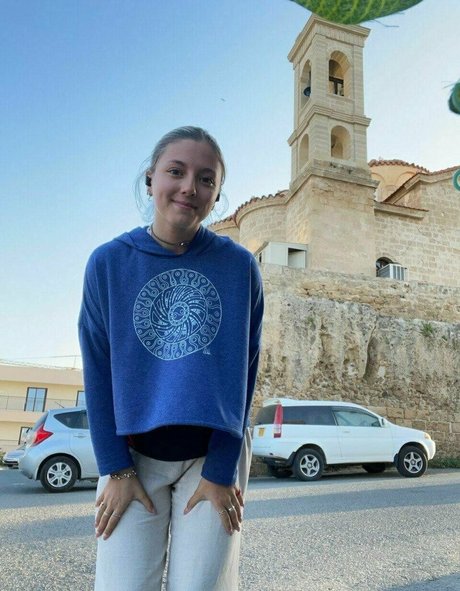 leamoore top profile image