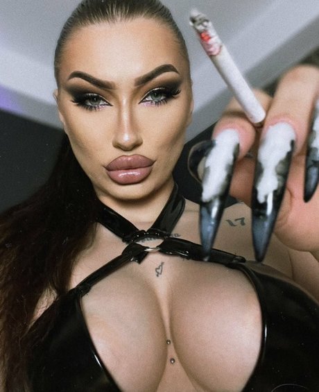 LaReinaMalvadaa exclusive pornstar pics