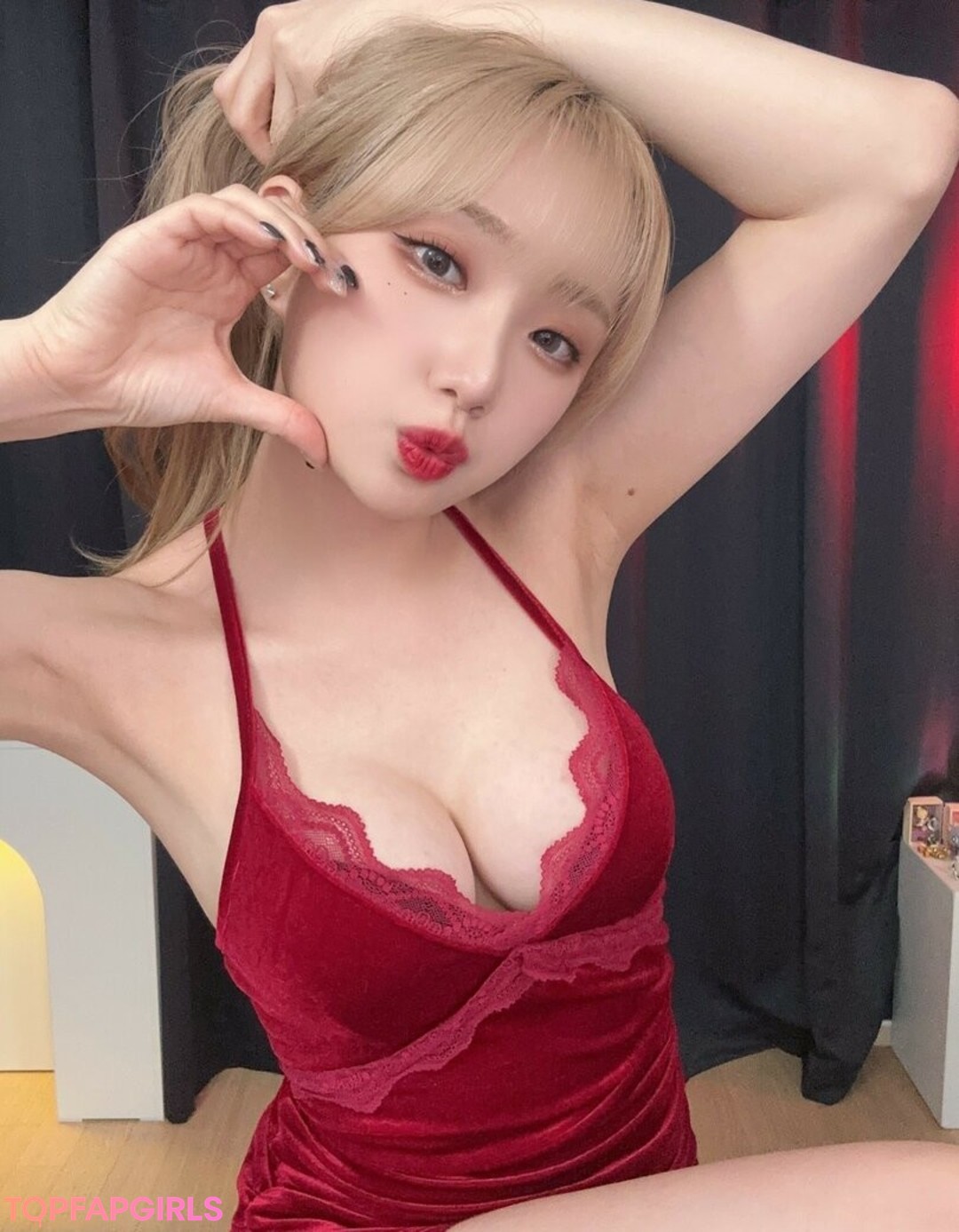 Woojungx4 model naked image
