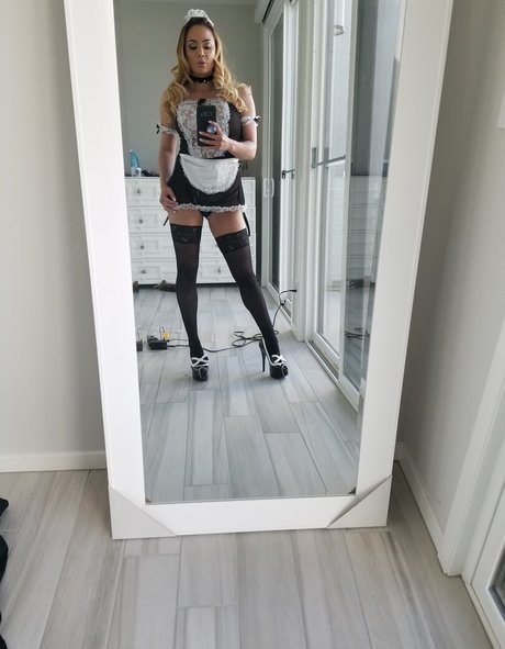 mialelanixxx free model photos