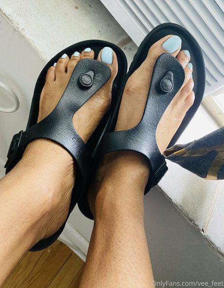 vee feet actress picture