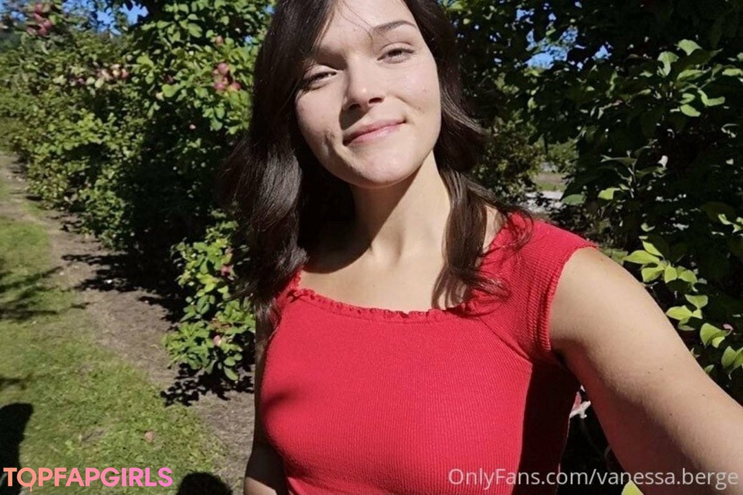 chubby small tits onlyfans nude pics