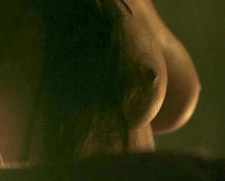 Yanna Lavigne naked model img