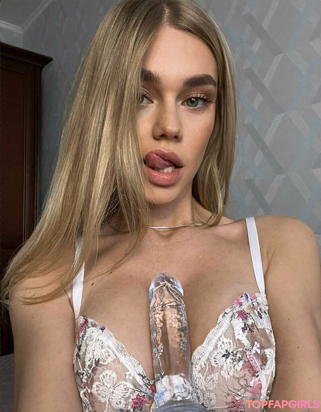 uwetpeach erotic model pictures