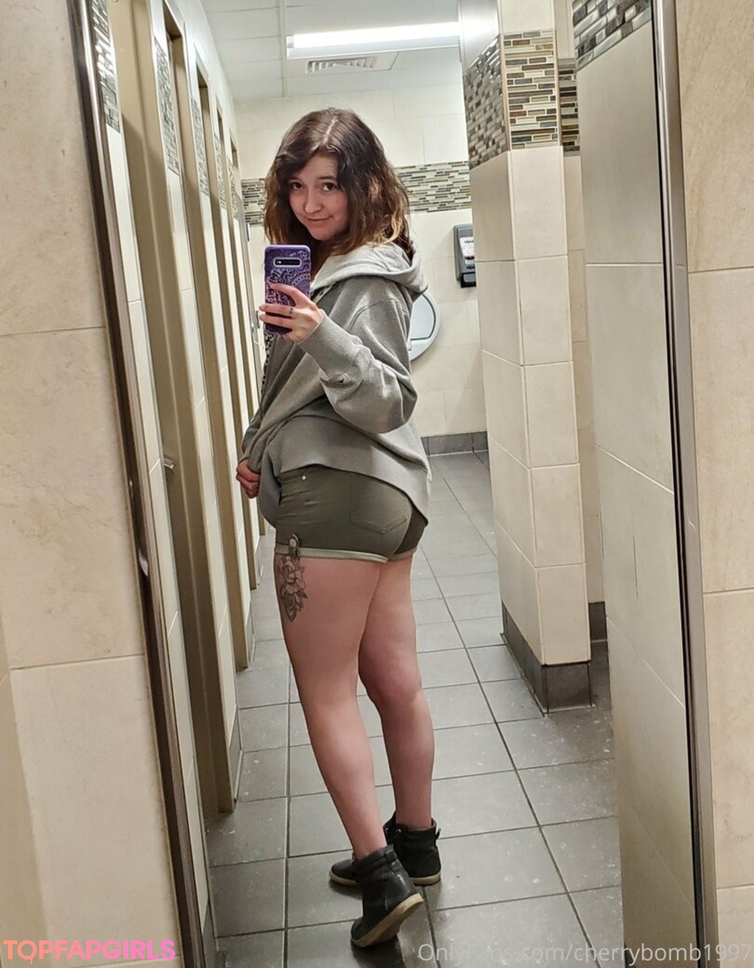 chubby nude onlyfans pornographic photo