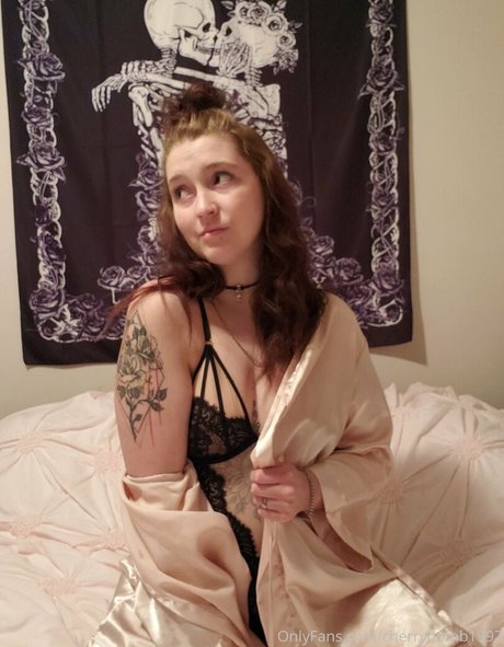 dreadfuldesire pornographic model photo