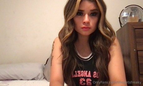 shegetsfreaky adult actress img