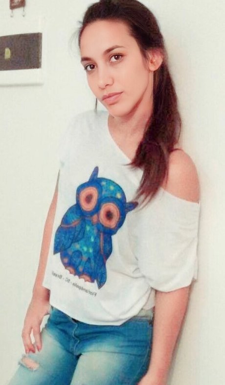 Melani Poisa model high quality gallery