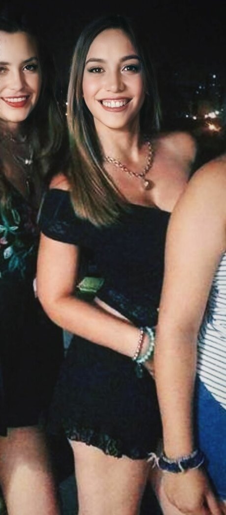 Melani Poisa model top img