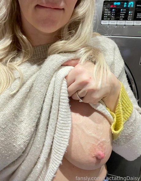 LactatingDaisy star erotic picture