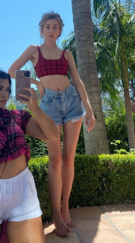 Ellory Smith model art images