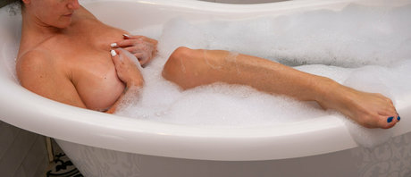 therestlesshousewife2121 adult model photo