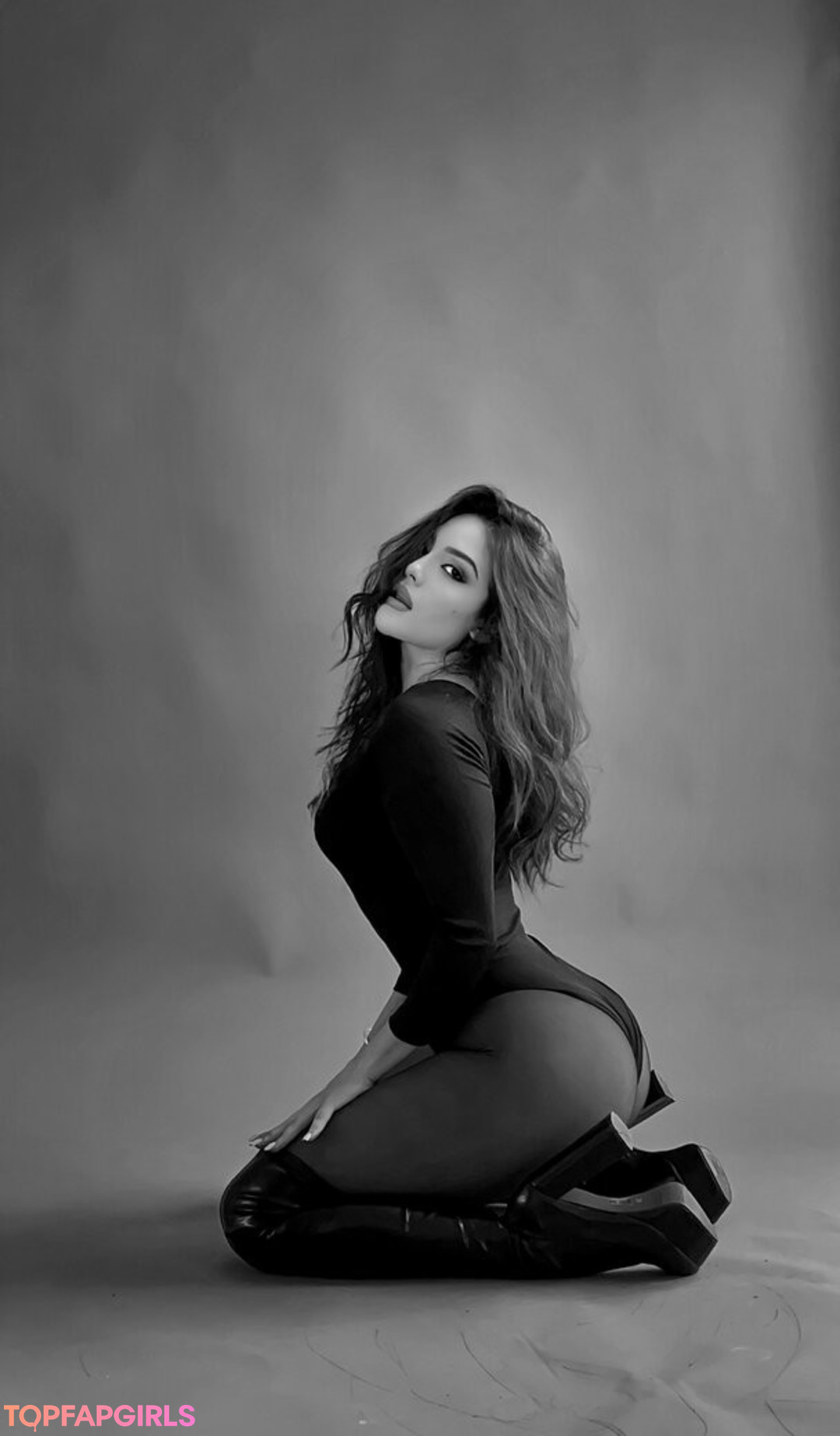Daniela Flores star hot photos