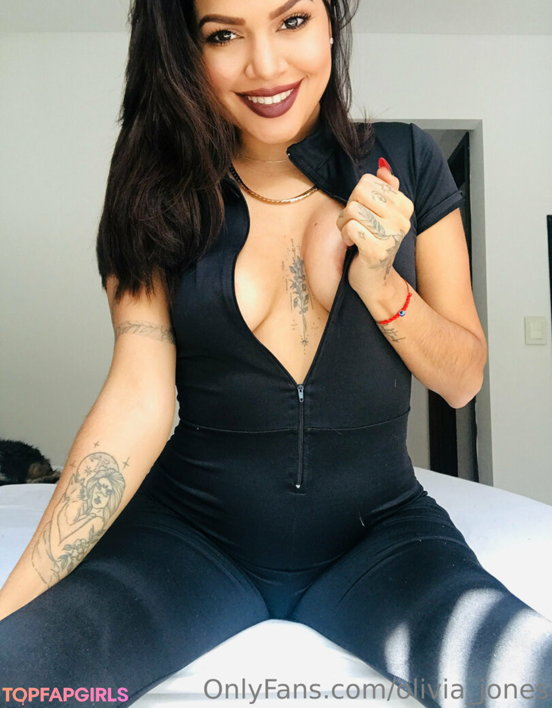 olivia jones2 star nude pictures