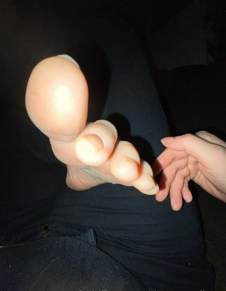 toesonglitter top profile image