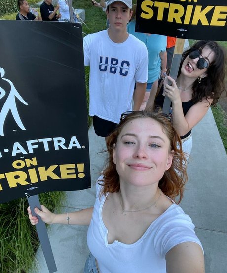 Mina Sundwall art model pictures