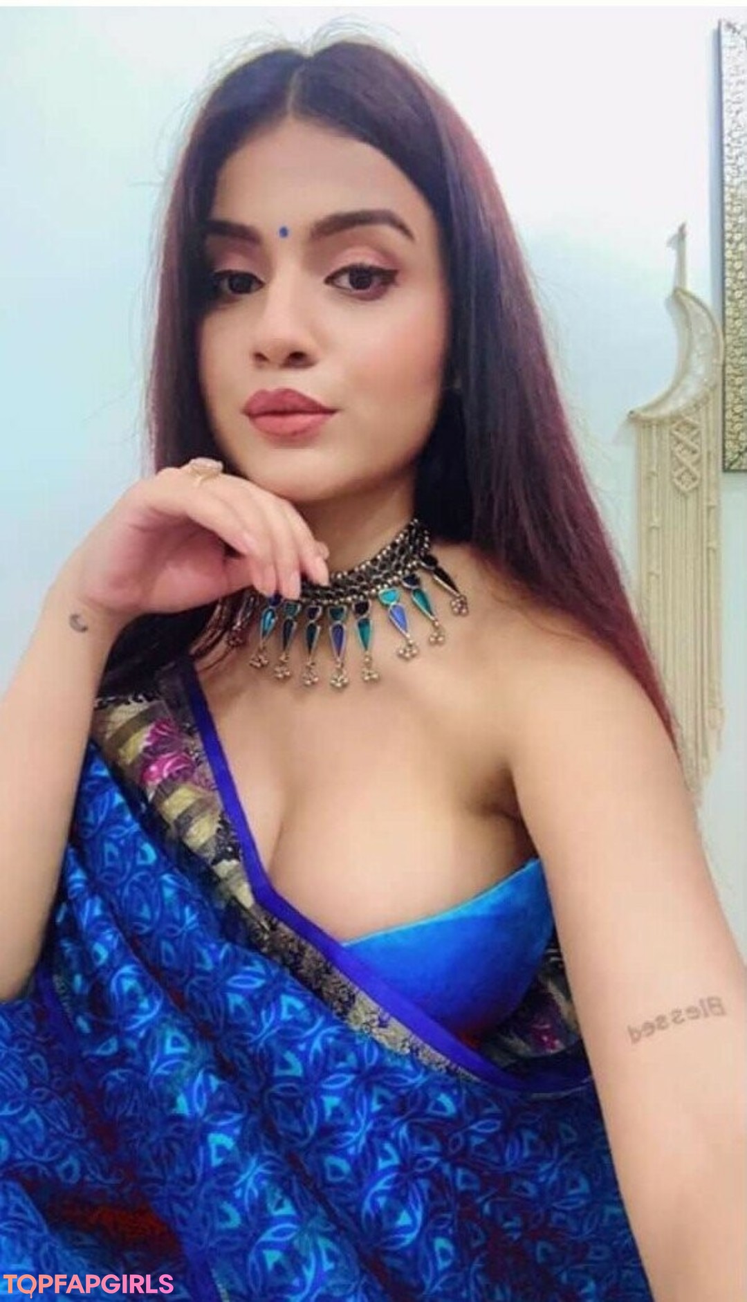 Nidhi Chaudhary art model photo