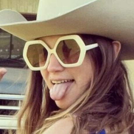 Sierra Ferrell high quality star images