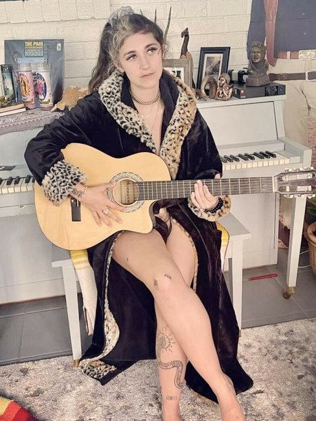 Sierra Ferrell top actress images